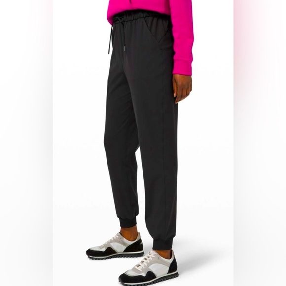 Lululemon women’s casual pull on black sporty Keep Moving Joggers sz 8